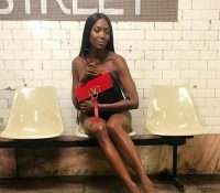 Naomi Campbell posa desnuda en el metro de Nueva York