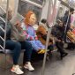 Chucky se revela contra los que no llevan mascarilla en el metro