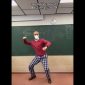 Un profesor se vuelve viral por dar clase en pijama para animar a sus alumnos