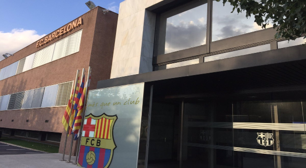 La policia registra las oficinas del Barça