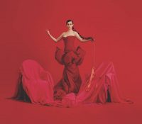 Selena Gómez comparte la tracklist de su nuevo disco en español: ‘Revelación’