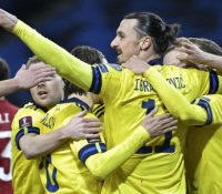 Ibrahimovic vuelve a brillar con Suecia