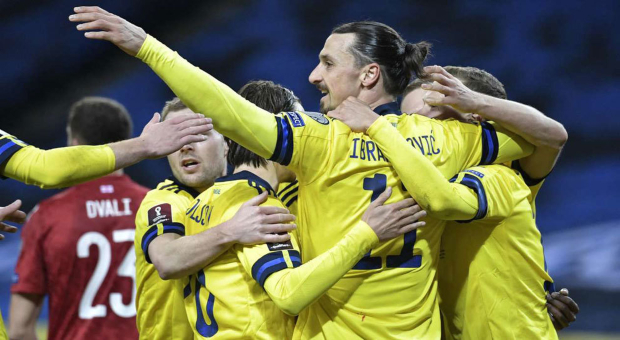 Ibrahimovic vuelve a brillar con Suecia