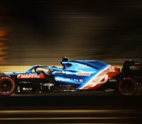 Fernando Alonso se retira en Bahréin por un problema en los frenos