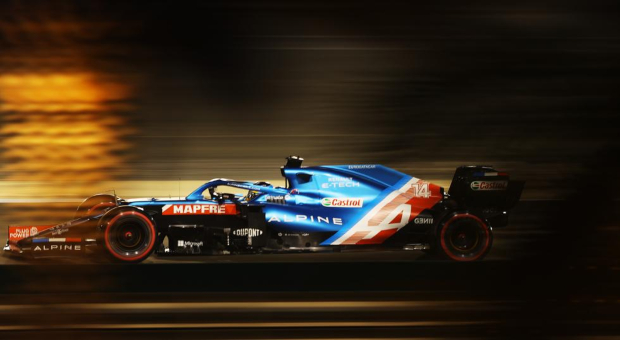 Fernando Alonso se retira en Bahréin por un problema en los frenos