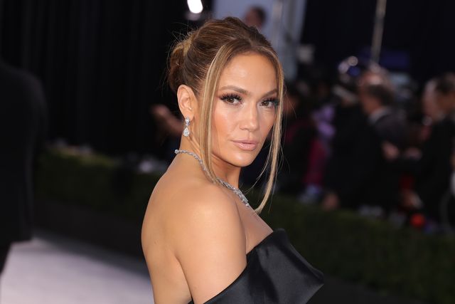 La productora creada por Jennifer Lopez firma un gran acuerdo con Netflix