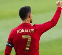 Ikea pone a la venta una botella de agua con el nombre de Cristiano Ronaldo