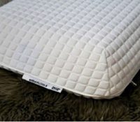 La almohada de IKEA para los que duermen de lado o boca arriba
