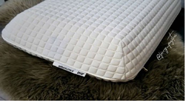 La almohada de IKEA para los que duermen de lado o boca arriba