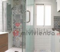 Se alquila un piso en Madrid con el microondas al lado de la ducha