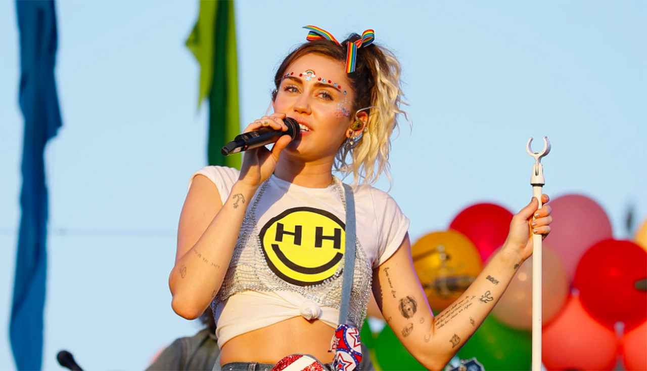  Miley Cyrus pide a sus fans que ayuden a educar a DaBaby