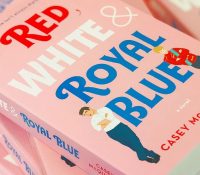 La adaptación a película del exitoso libro "Rojo, blanco y sangre azul" ya tiene director