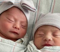 15 minutos de diferencia hacen que dos gemelos no nazcan el mismo año