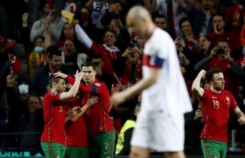 Portugal vence con problemas a la selección turca