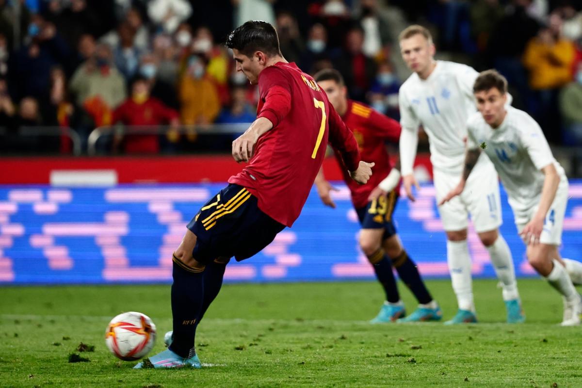 España vence a Islandia en su amistoso en Riazor; Polonia y Portugal consiguen el pase al Mundial de Catar.