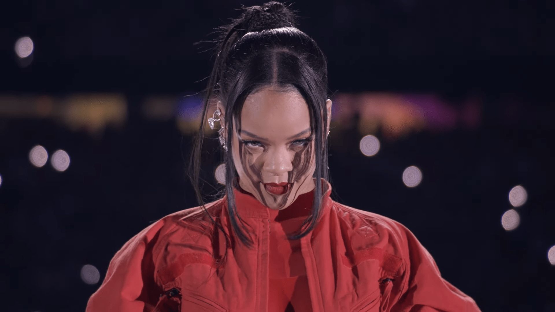 Rihanna sosprende en el Half-Time Show de la Superbowl